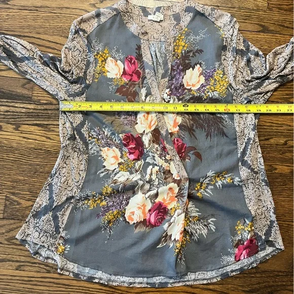 Anthropologie Tiny Drape Front Floral Top Size L - Picture 8 of 12